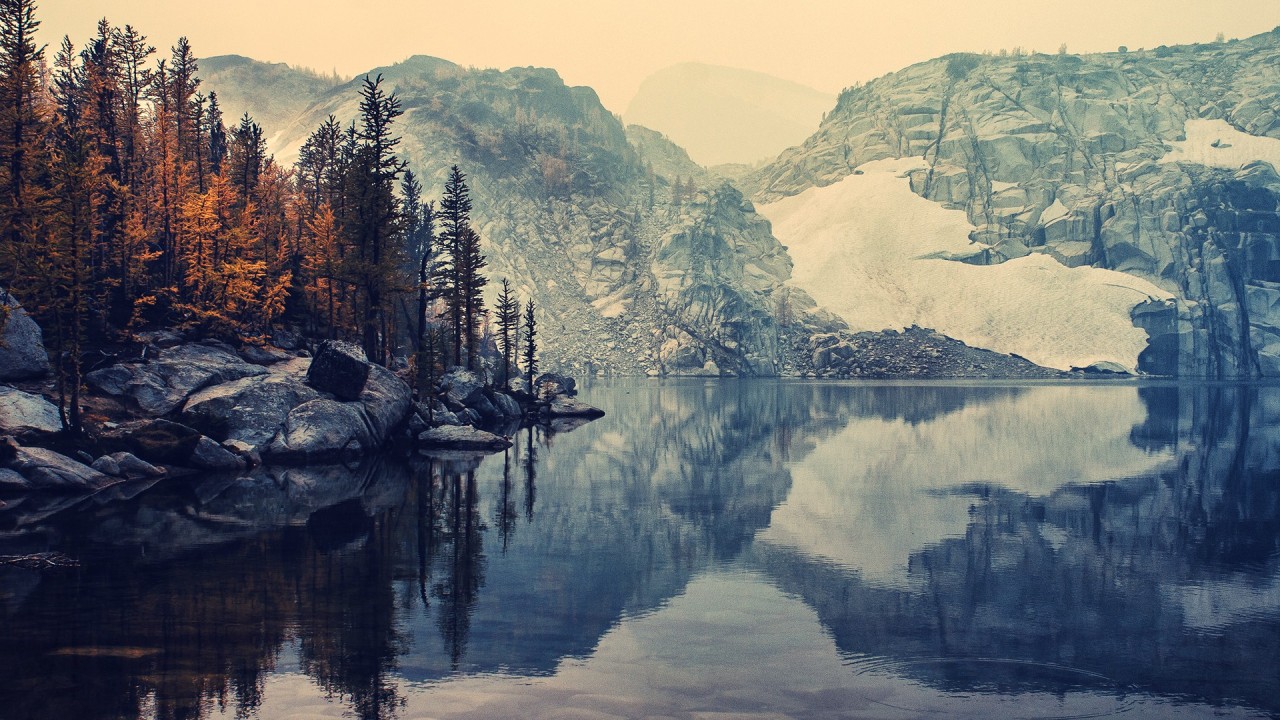 bushsmarts:  Who says winter isn’t a good time to camp? 
