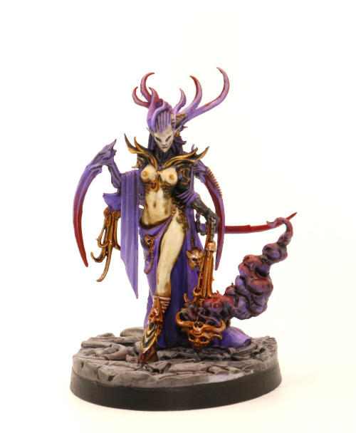 Slaanesh ladiesA commission for a friend that I finished before Christmas. Very cool models.