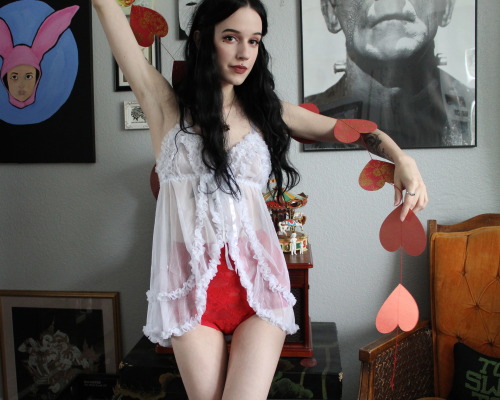 lunariums:  ♡ Queen of Hearts ♡ Thanks for the new lingerie coffee–queen Check out her shop! http://lbvintage.storenvy.com 