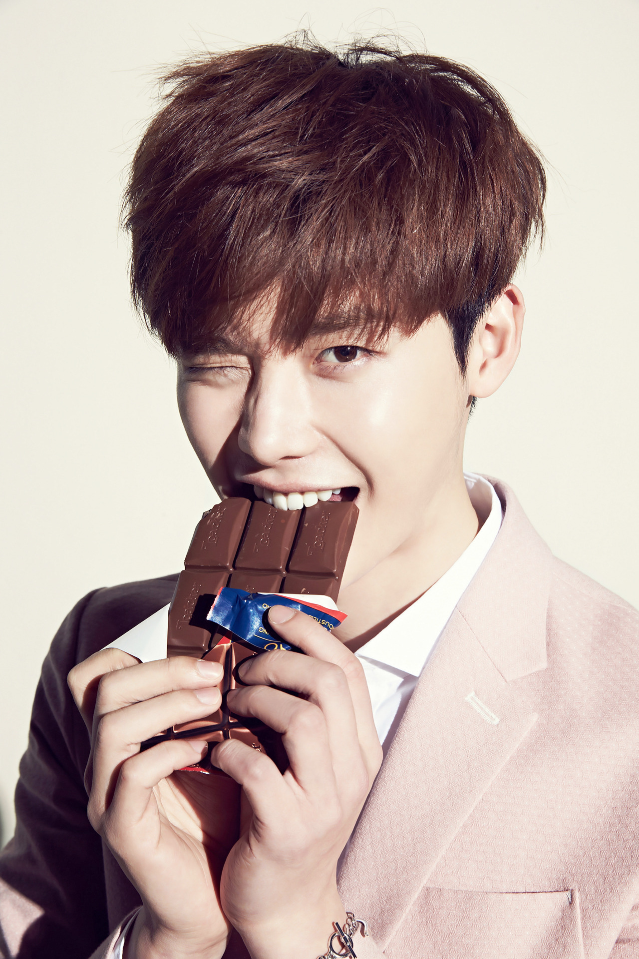 kpophqpictures:  [CF] Lee Jong Suk – MVIO 2015 1867x2800