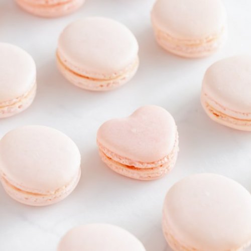 dessertgallery:How to make French Macarons-Your source of sweet inspirations! || GET AWESOME DESSERT