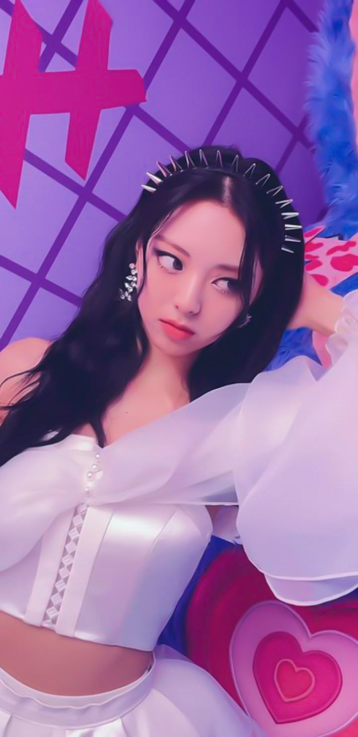 Yuna Lockscreens (itzy)