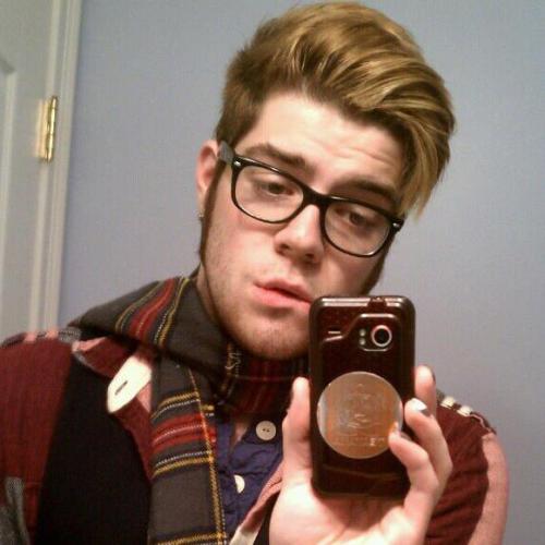 canine-of-avenue-b:  I disagree he’s a looker ^_^ UNF!