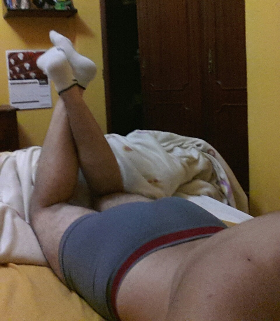 foreverfree24:foreverfree24:  I am so relaxed ^-^   My  butt looks so fat ^^  I also