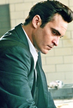  Joaquin Phoenix as Johnny Cash in Walk the