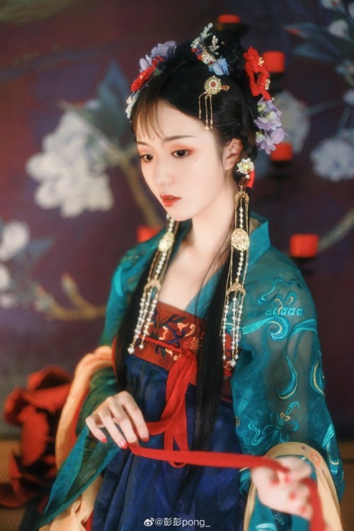 ziseviolet: Traditional Chinese Hanfu.