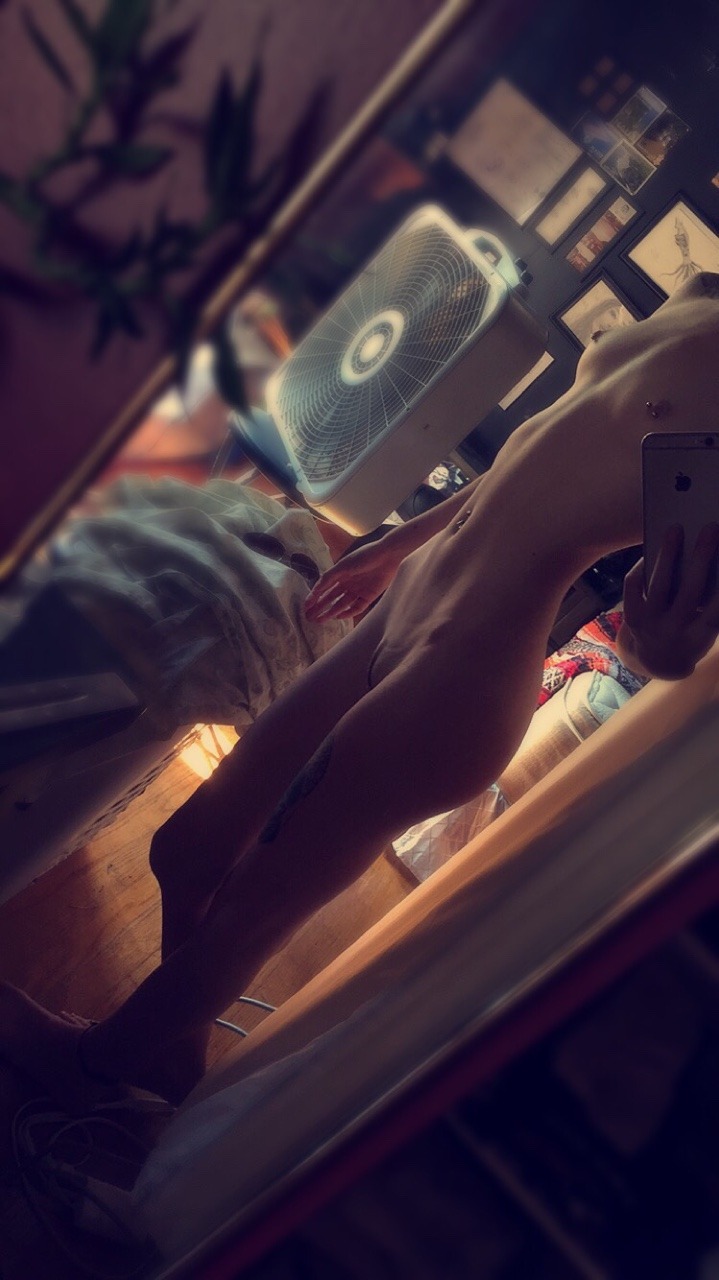 -miranda-ann:  Rooms a mess•good morning  Sweet little body!