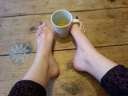 karolinkafootfetish: Tea time with my feet! :)karolinkafeet.com