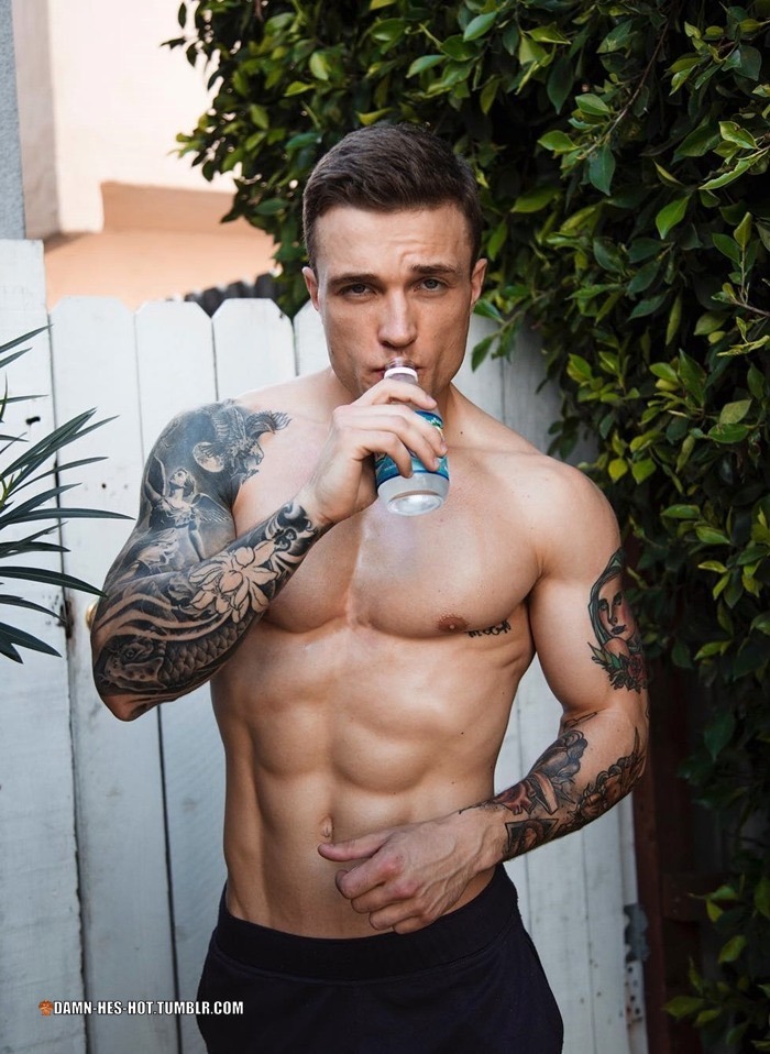 damn-hes-hot:  DAMN HE’S HOT! Follow for daily pics of hot men - https://damn-hes-hot.tumblr.com/