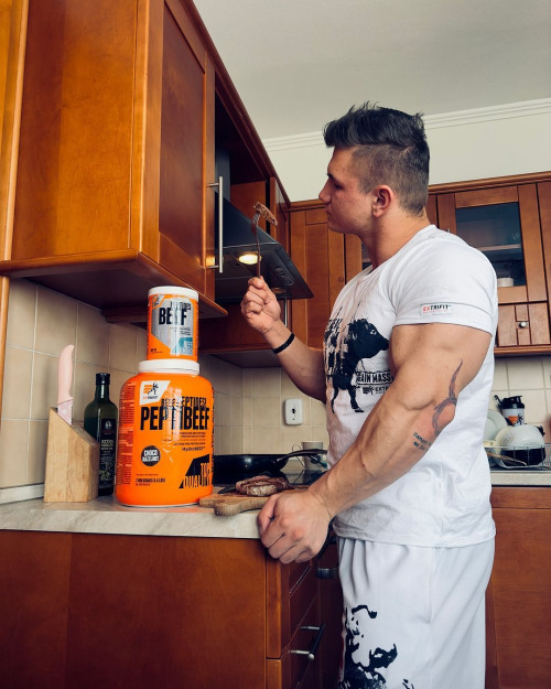 "Bro, I Don't Think Your Twink Is Natty Anymore"