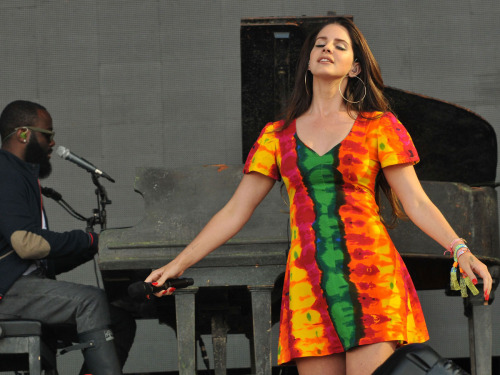 pinupgalore-lanadelrey: Lana Del Rey performing at Glastonbury