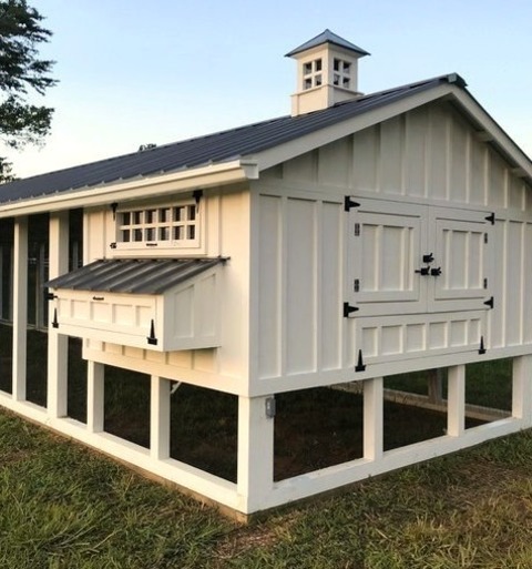 Wood Exterior In RichmondLarge Cottage White One-story Wood Gable Roof Photo With A Metal Roof