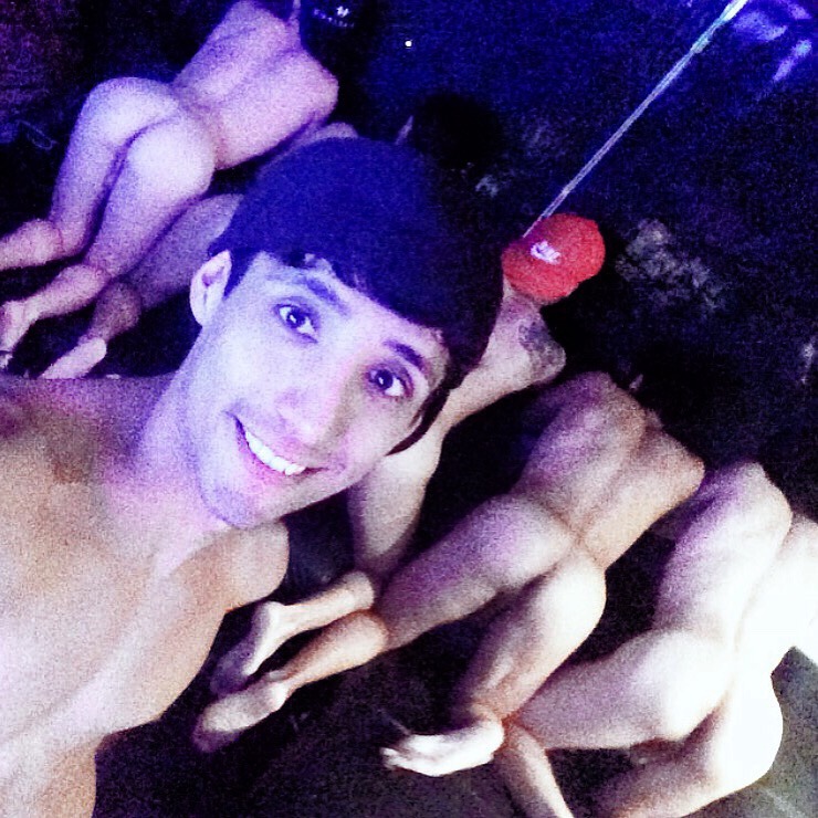 abrahamshehell:  This is what I call a “party”… 5 bottoms just fro me. 