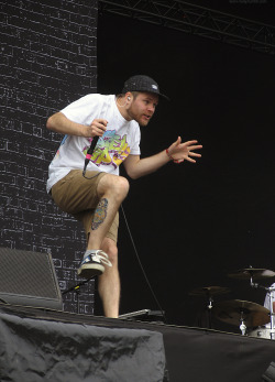 kenn-nedy:  Rou Reynolds, Enter Shikari Rock the Beach 29.6.2013 Finland (click for HQ) 