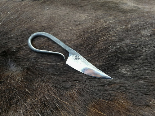 New women’s knife to my Etsy shop:www.etsy.com/listing/577381104/hand-forged-iron-age-