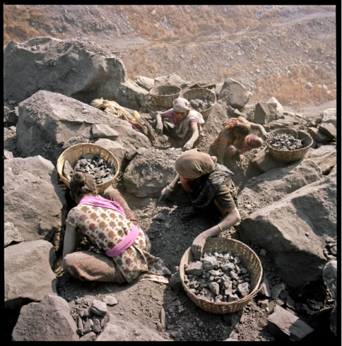 Thomas Vanden Driessche: Kalaheera - India, 2009-2012Roughly 400,000 live in Jharia, a town near Dha