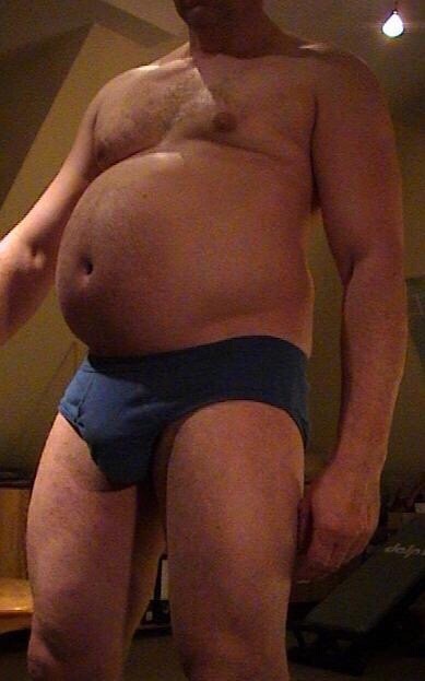 fatguyworld: lbgainer: Beer Belly Get on your knees belly. Worship this guy. Fuck that, I&rsquo;