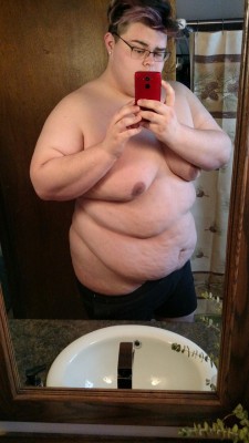 hornyforchubby:  mikebigbear:  abod1992:  dismissedartist:  Just because….  Double tummy, I want .  Sexy  Sexy 😍   gooood friend 😏😜