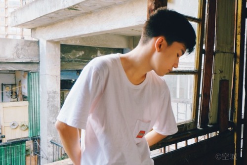 kaminariiw: 啊喂，男孩！  model id weichat: 18628296195 weibo: 阿藯_