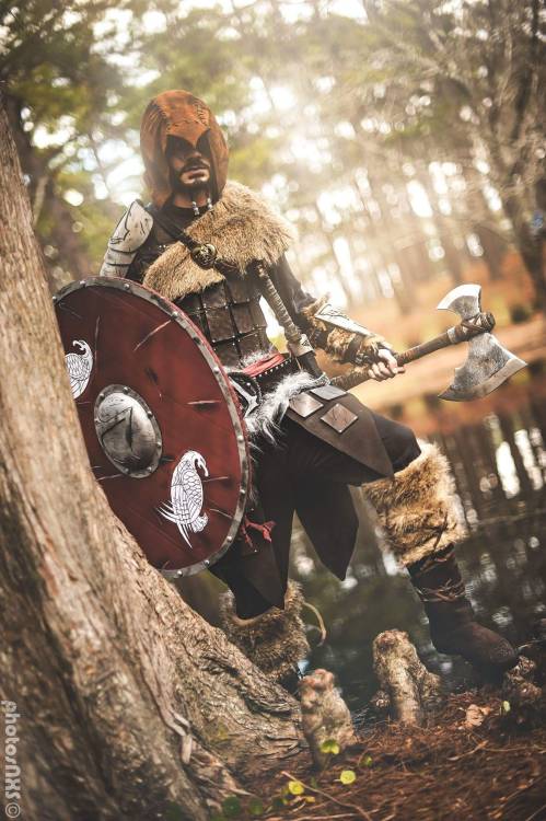 cosplayblog:  Hildolf Arnthor, Viking Assassin (original character) from Assassin’s Creed Universe   Cosplayer: Venomous Cosplay [TW | FB]  Photographer: photosNXS    