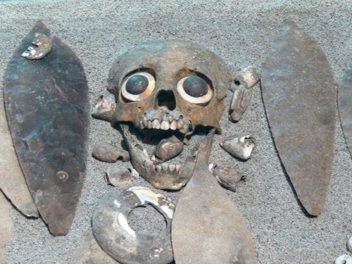 sixpenceee:Aztec burial of a sacrificed child at Tlatelolco. The exact ideologies behind child sacri