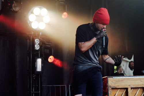 percussivepoetry:blurryface + the floral ghost obscuring tyler joseph’s eyes @ Osheaga July 31st, 20