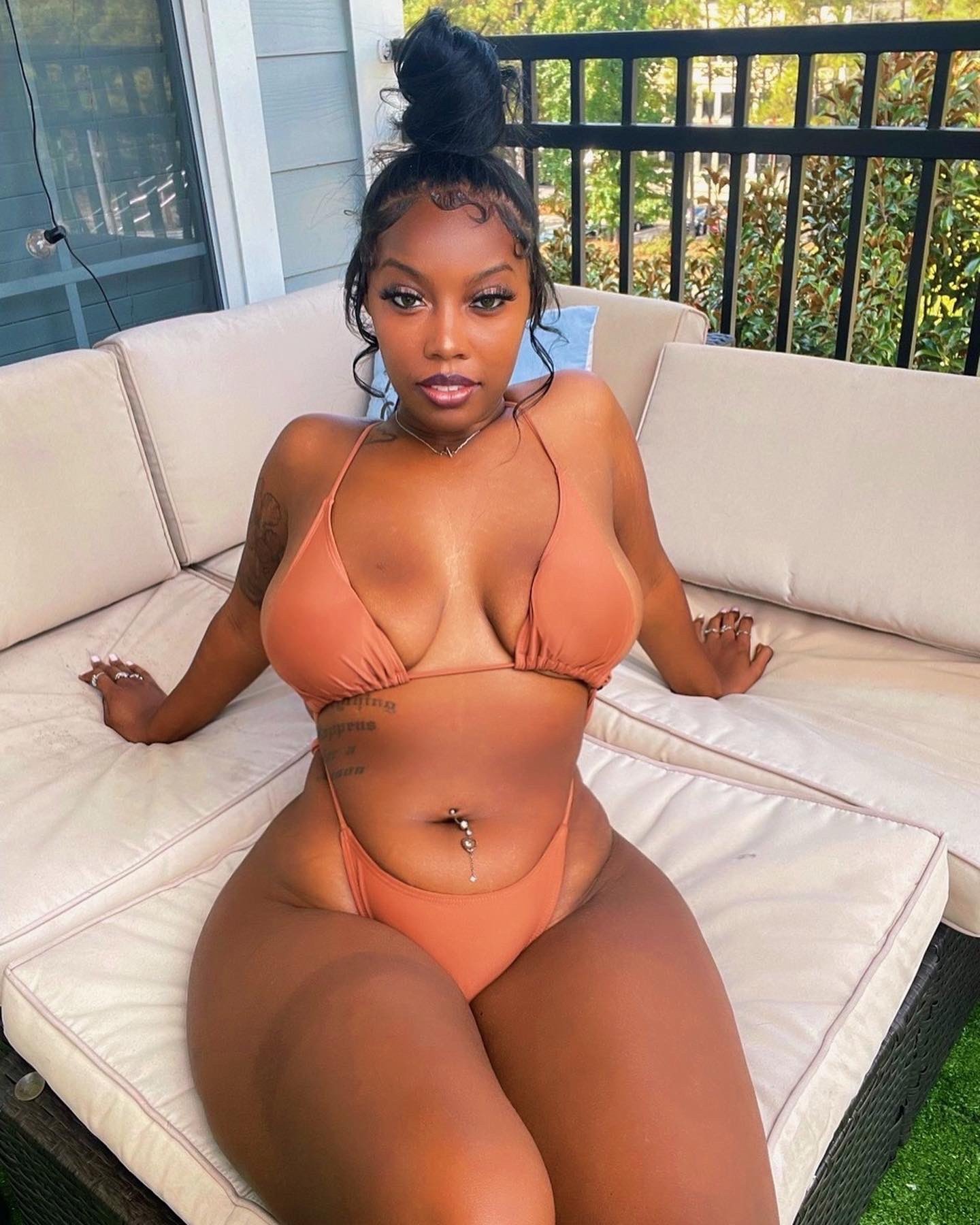 Porn melaninglamour:Here comes that sound again photos