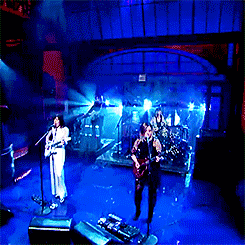 itsactuallycorrine:  sleater-kinney performs “a new wave” on letterman (x) 