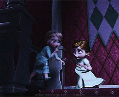 elsa-snowqueen:Young Elsa + Smiling
