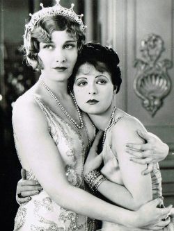 secretlesbians:  Esther Ralston and Clara Bow in Children of Divorce, 1927. The scandal sheets circulated lots of wild rumours during Clara’s life, including that she was a lesbian. This, sadly, is not true, but we can dream. She did work on several