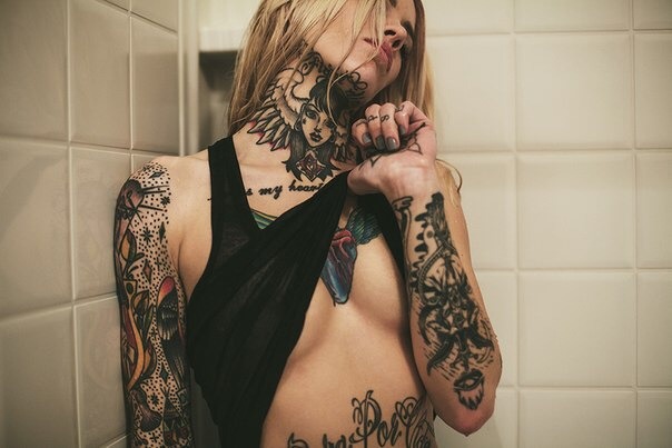 tattooedladiesmetal:  Lauren Rivoire