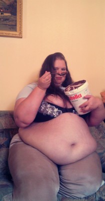 czechfeedee:  I feel love with nutella every day  *.* and my belly growing so quickly :-)