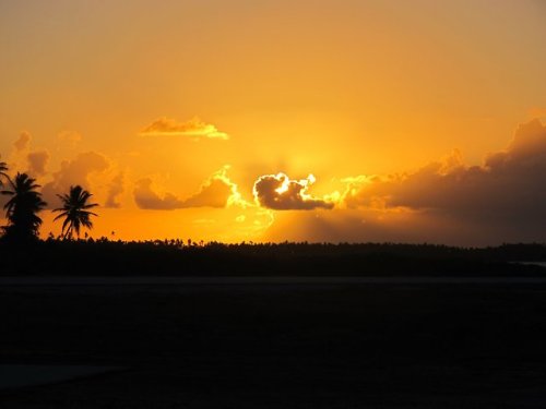 Sunset in Puka-Pukaphoto: Francoise Holozet-Howan