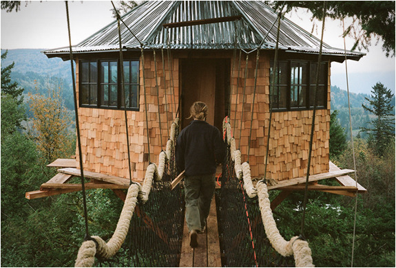 tinyhometrail:  Cinder Cone Treehouse(source)