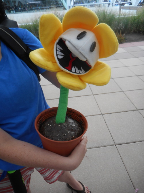 laundrysketchpile:  jackscarab:  Otakon 2016 Cosplay: Undertale Friday (1/3).The very young and delightfully well-behaved Frisk was donated to the photoshoots by Melody the Mommy/Cosplayer. See the ice pop they’re holding? Nice Cream Guy had a cooler