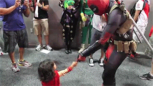 axel-the-nighttail:  wholock-r-a-dorkiplier:  obviously-bored:  sizvideos:  Deadpool vs Comic-Con 2014 - Video  I hope that spiderman was daniel radcliffe  harry potter is spiderman?  The little deadpool!  Deadpool cosplayers are best cosplayers. XD