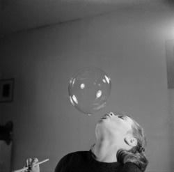 joeinct:Blowing Bubbles, Photo by Hans Wolf, 1950-59