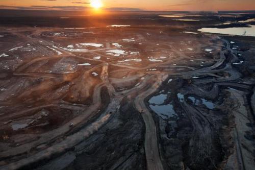 Pollutant Levels Increase Around Tar Sands MineLevels of pollution in lakes around the Athabasca Oil