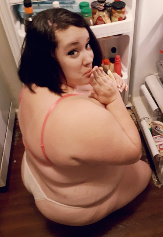 gainer-girlfriend-deactivated20:Wild piggy CAUGHT! in her habitat!#gainer #feedee #feeder #bbw #feedist #bigbelly #bigboobs #bigbutt #bodypositivity #sexpositive #thick #thickgirl #fat #fatgirl #chubbygirl #chubby #plussize #curvy #weightgain #belly #fat