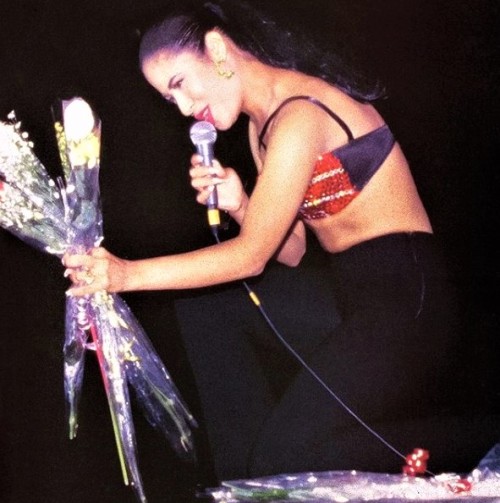 Selena performing in Stockton, Cali. ( 1993 ) 