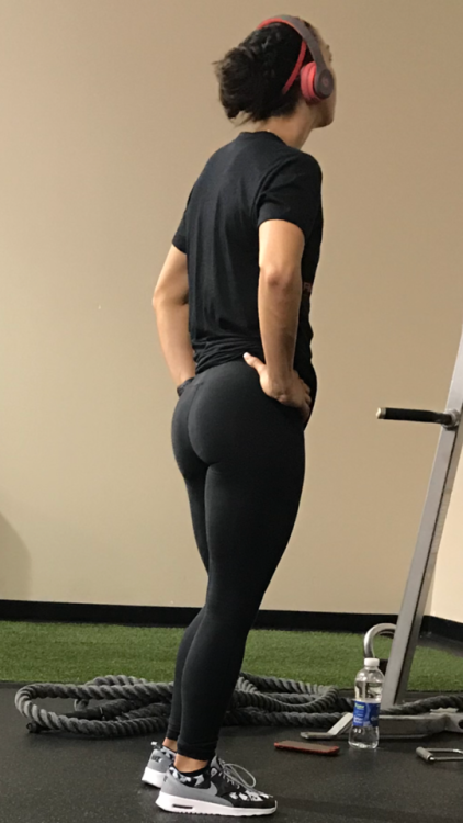 amacreepster: I love creepin on girls at the gym. She def knew I was lookin