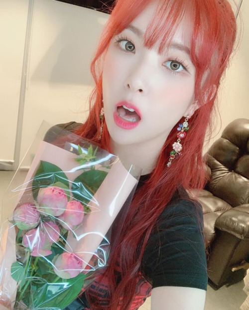 korean-dreams-girls:  Hyemi - Selcas