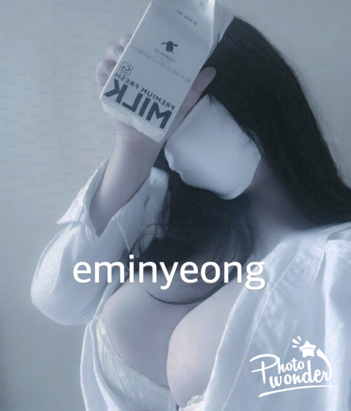 eminyeong: 가슴때문에 밖에나가면 사람들이 시선이 무서워요…그래서 혼자 숨게되고 남들과 같이 평범한 연애..사랑을 해본지 꽤 오래됬구요…혼자 자위로