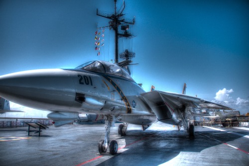 soldierporn: Surrounded by shadows and lost in a background of blue.lex-for-lexington:Grumman F-14A 