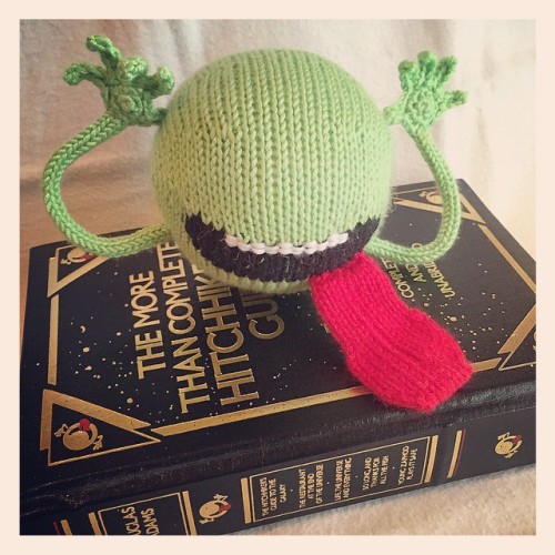 knithacker: Don’t panic! It’s just the “Cosmic Cutie” from the Hitchhiker&rs