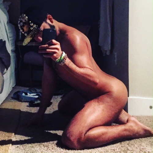 He’s so sexy!😝😝😝