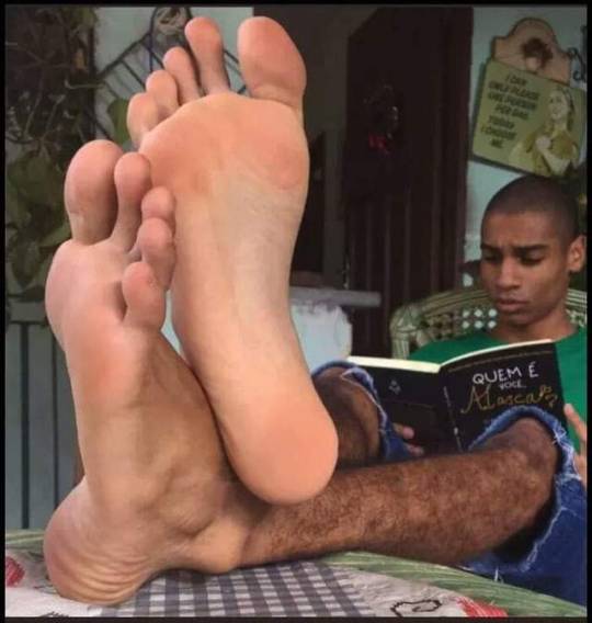 feetmakesmehard:  