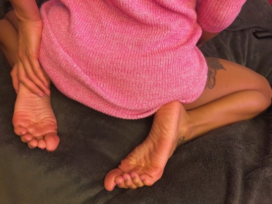 goodtime-gabbie:  Soles as soft as silk    ❤️❤️❤️😍👣✊🏻💦