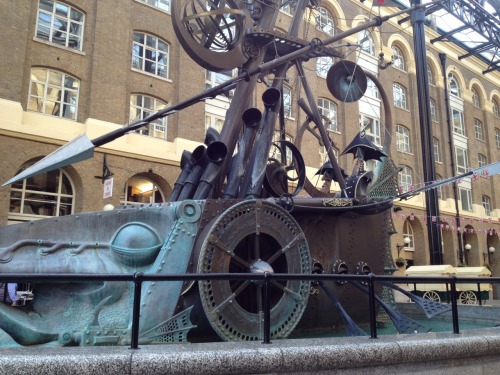 Running early for a meeting so just found some where to sit down and randomly in the middle of this place I find this fountain.