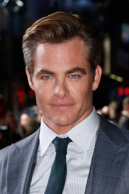 mycrazyworlduniverse: Chris Pine attends the European Premiere of ‘Outlaw King’ &amp